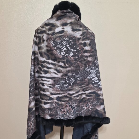 Boutique Chic Faux Fur Trim Animal Lace Wrap – One Size - Picture 4 of 4